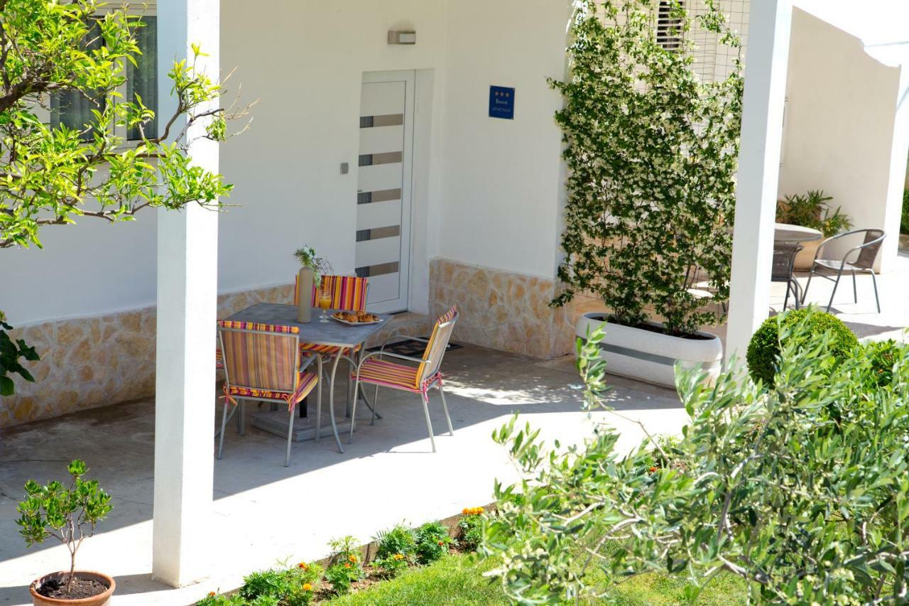 Apartman Topic Apartment คาชเตลา ภายนอก รูปภาพ