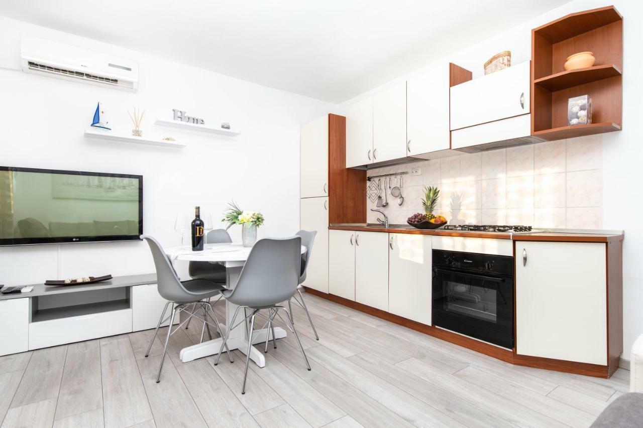 Apartman Topic Apartment คาชเตลา ภายนอก รูปภาพ