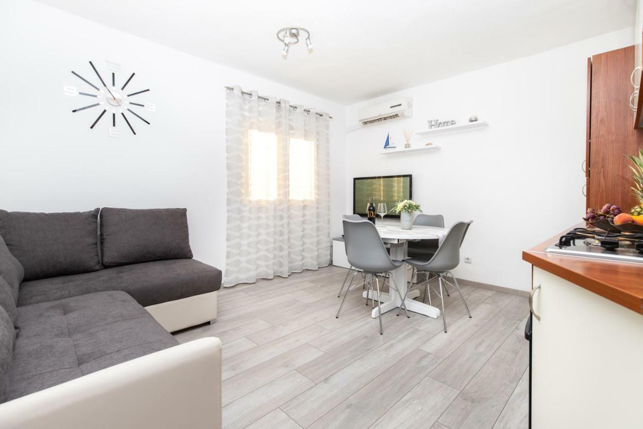 Apartman Topic Apartment คาชเตลา ภายนอก รูปภาพ